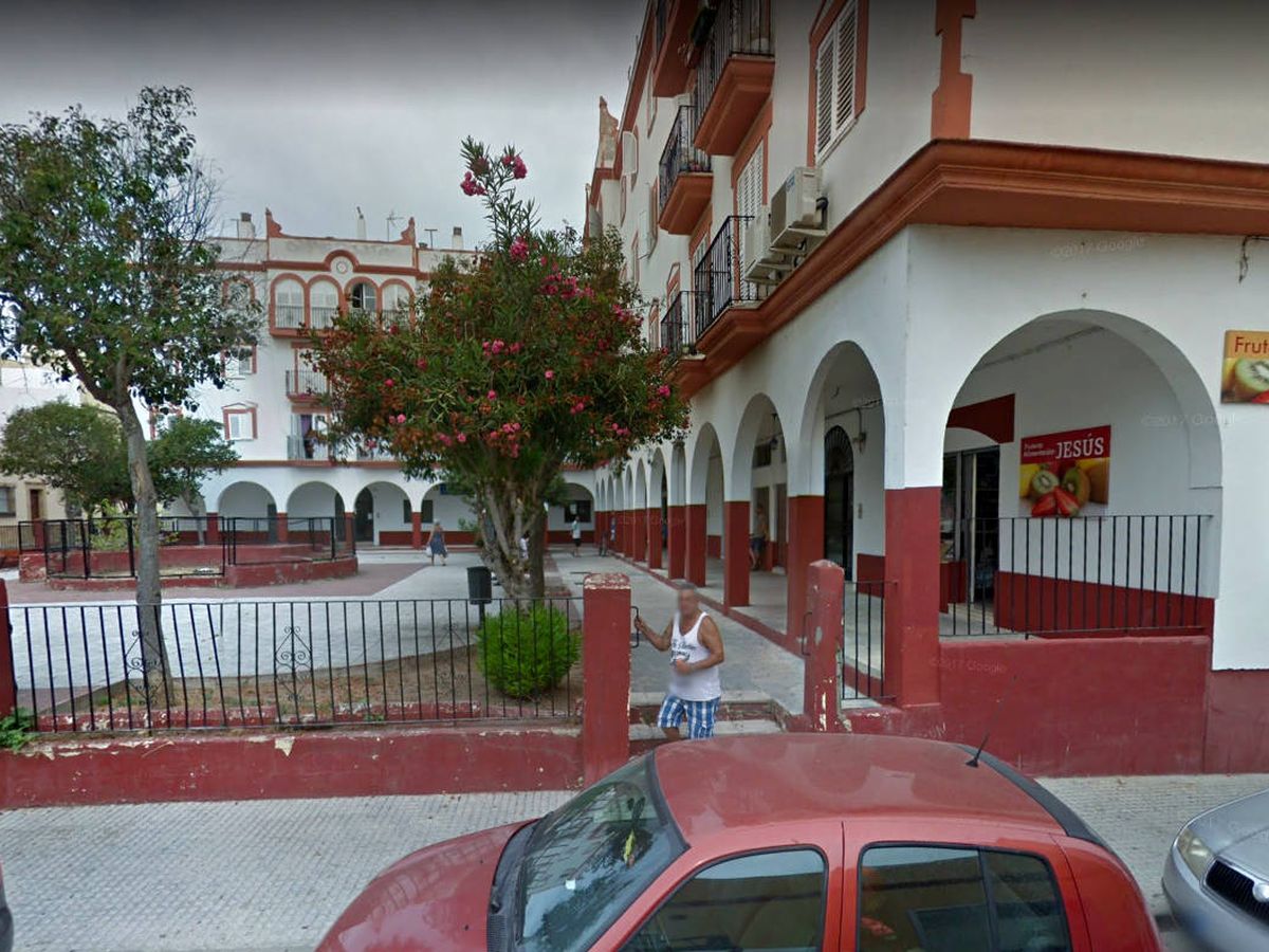 Foto: La Plaza de Alameda, en Puerto Real, cuyos soportales son aprovechados por Ángel para resguardarse de frío y lluvia (Foto: Google Maps)