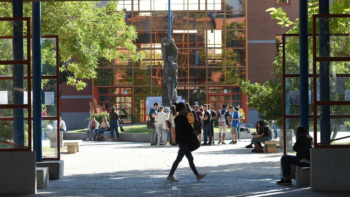 Gobierno y CCAA acuerdan fijar un límite al precio de la matrícula de la universidad