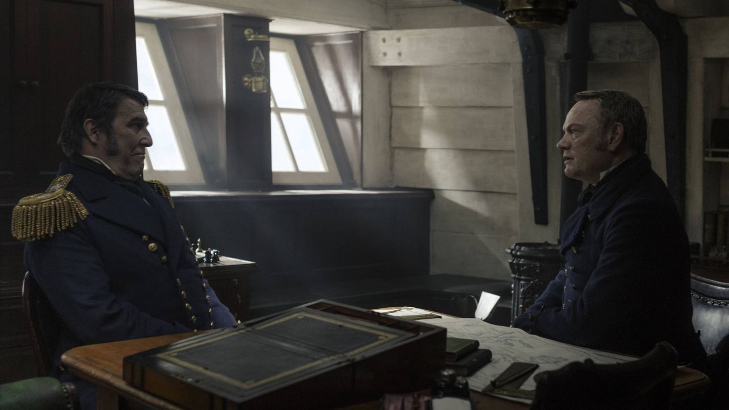 El Capitán Franklin y el Capitán Crozier reunidos en una imagen de 'The Terror'. (AMC)