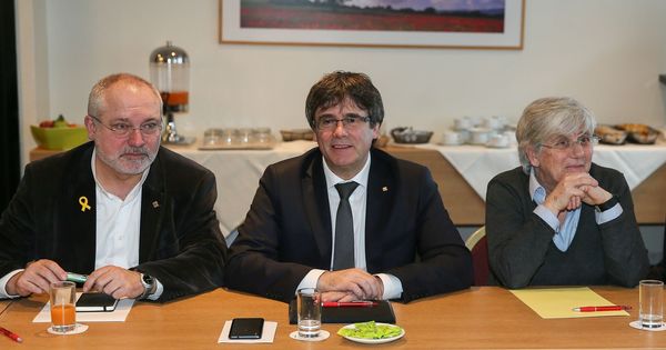 Foto: Puigdemont cita a los diputados de JxCAT para desbloquear su investidura. (EFE)