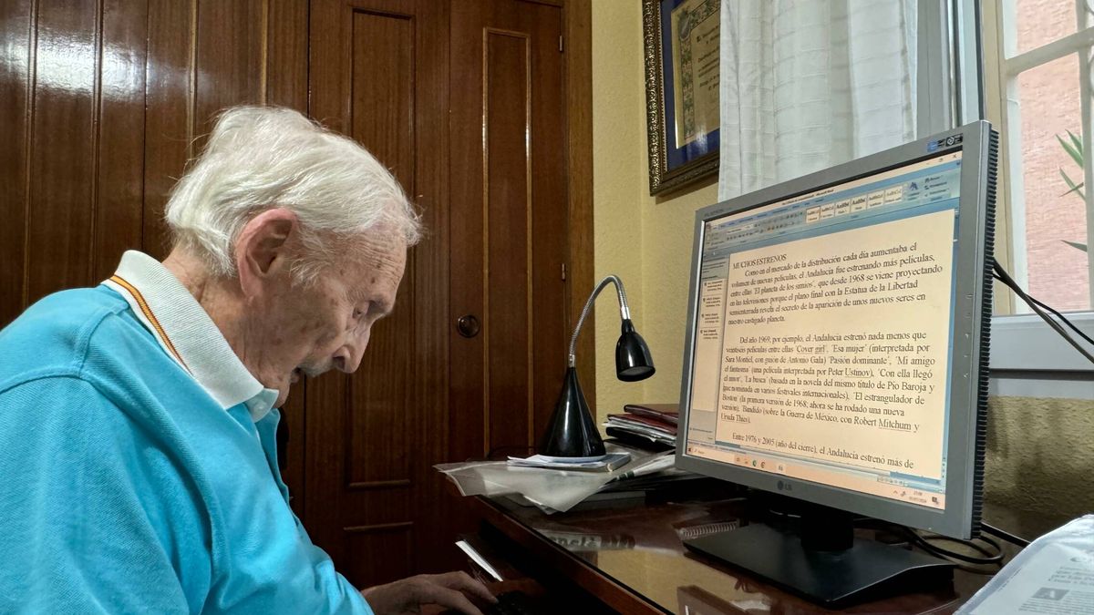 El periodista más longevo… y en activo de España cumple hoy 97 años y está en Málaga