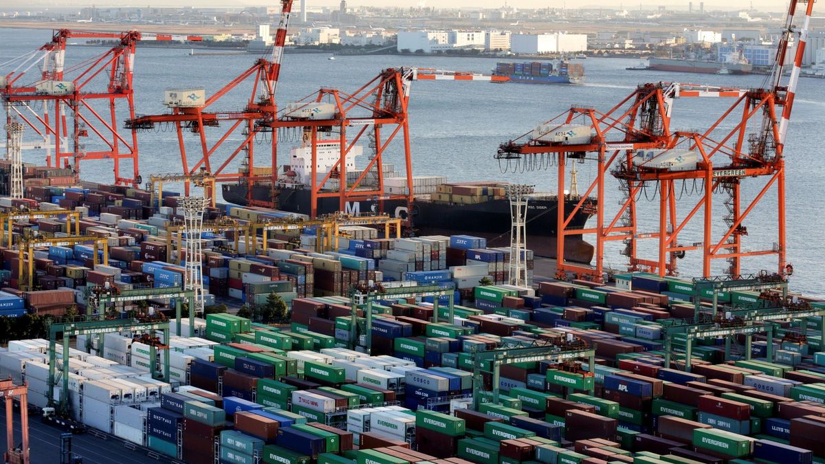 Las exportaciones solo crecen un 0,3% hasta febrero y elevan el déficit comercial un 16,5%