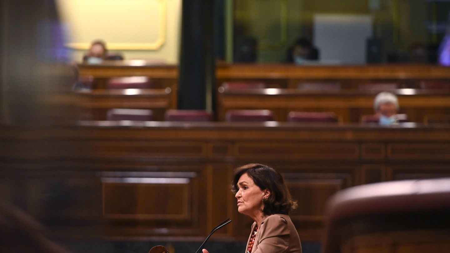 Carmen Calvo, durante una intervención en el pleno del Congreso. (EFE/Fernando Villar)