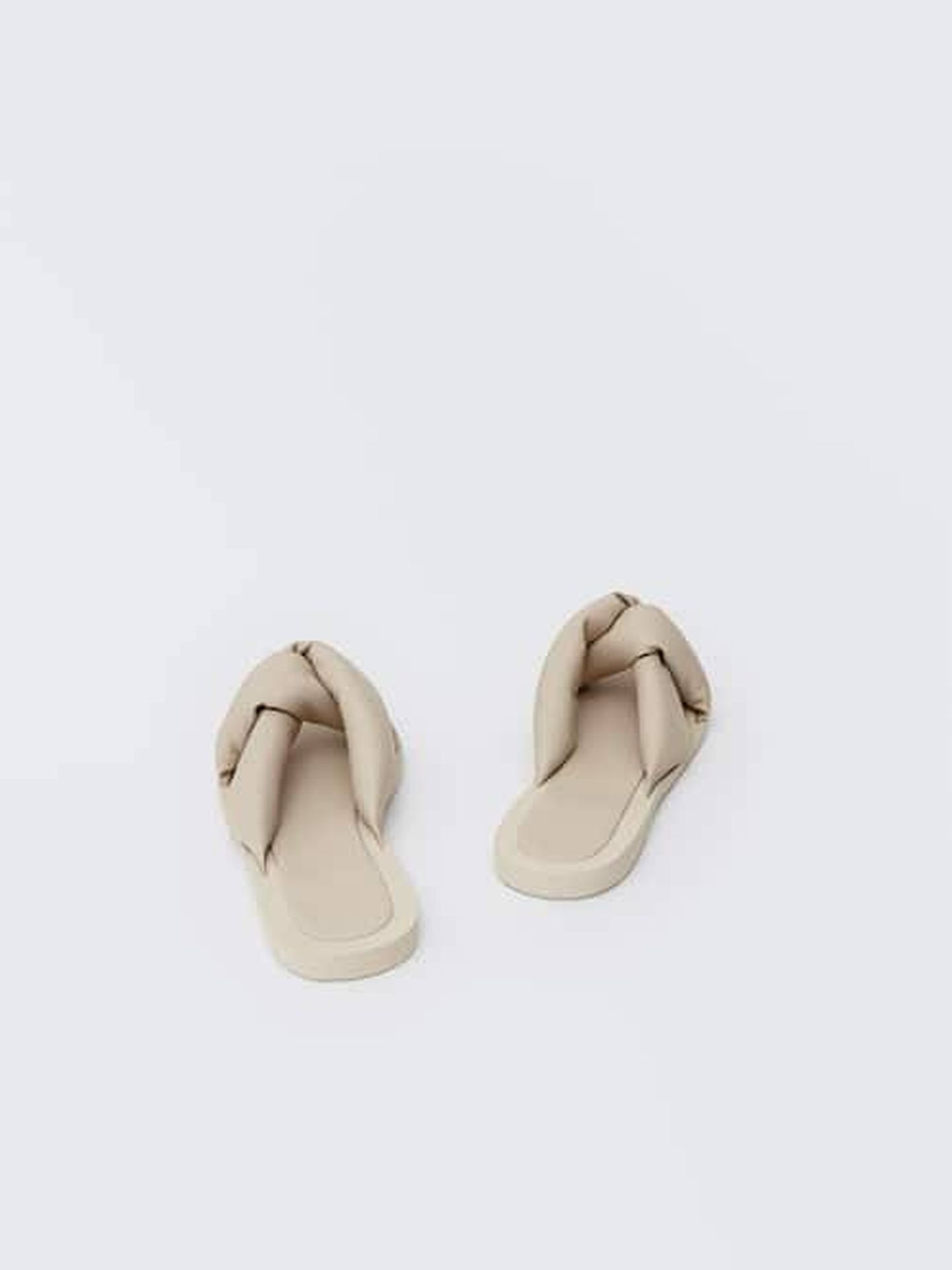 Las sandalias planas de Massimo Dutti que triunfan en ventas. (Cortesía)