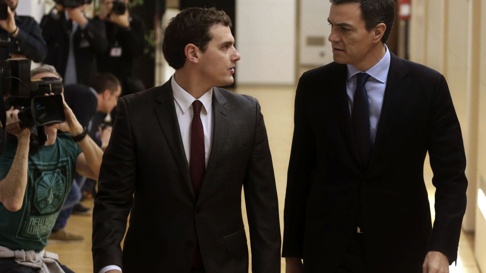 Foto: El presidente de Ciudadanos, Albert Rivera, y el secretario general del PSOE, Pedro Sánchez. (Efe)
