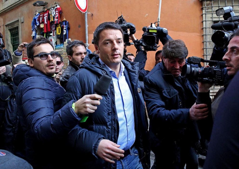 Foto: El líder del Partido Demócrata italiano (PD), Matteo Renzi (c), llega a la sede de su partido en Roma. (EFE)