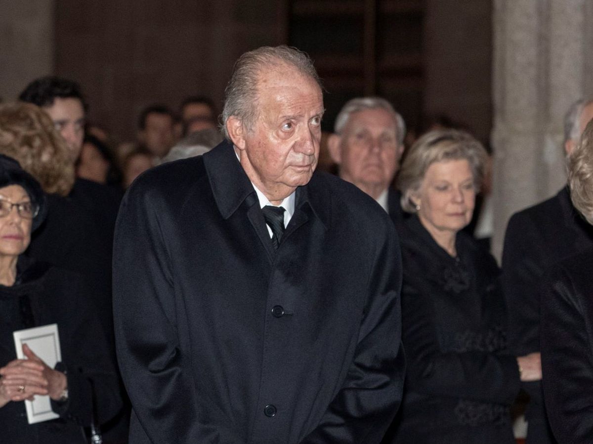 Foto: El rey Juan Carlos, en el funeral de la infanta Pilar. (EFE)
