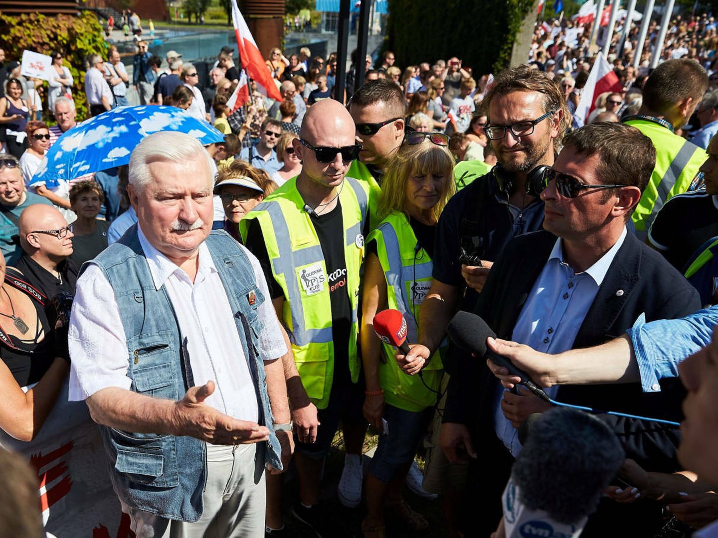 El expresidente polaco Lech Walesa participa en una protesta contra la reforma en Gdansk, el 22 de julio de 2017. (Reuters)