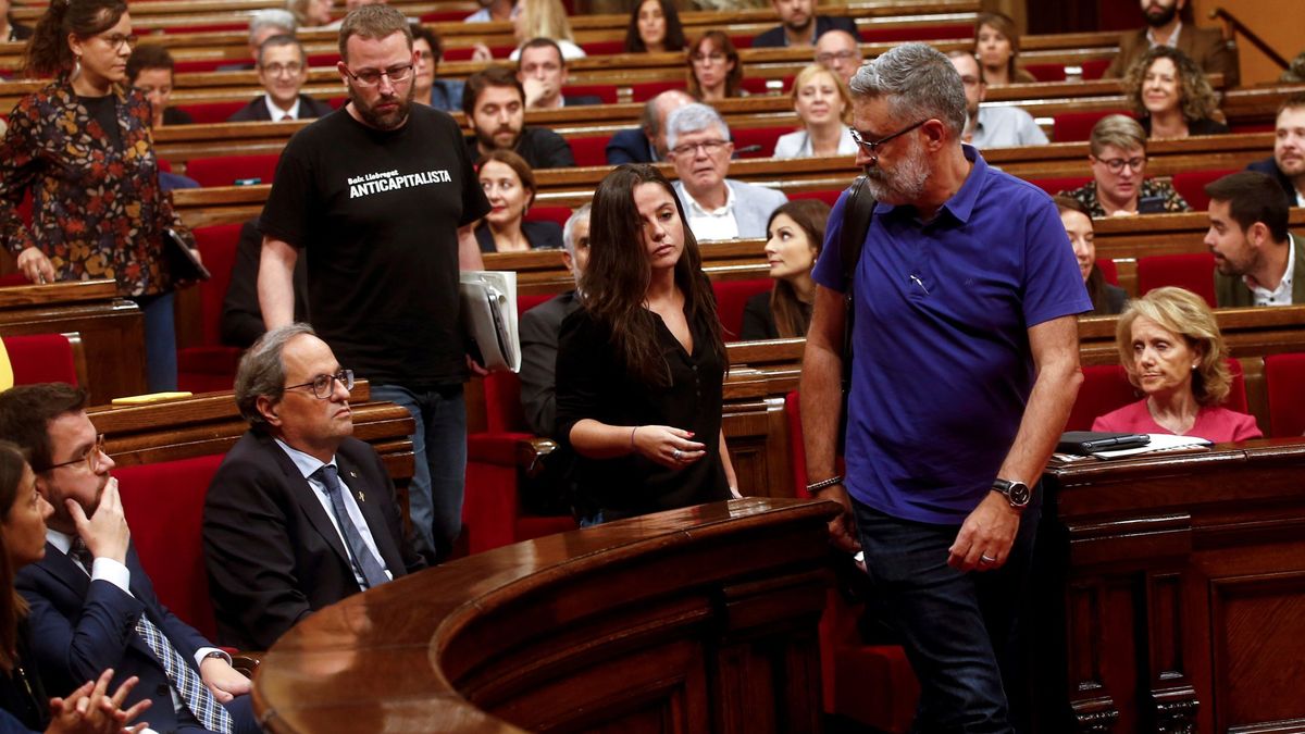 Puigdemont y CUP radicalizan el Parlament para avalar la desobediencia institucional