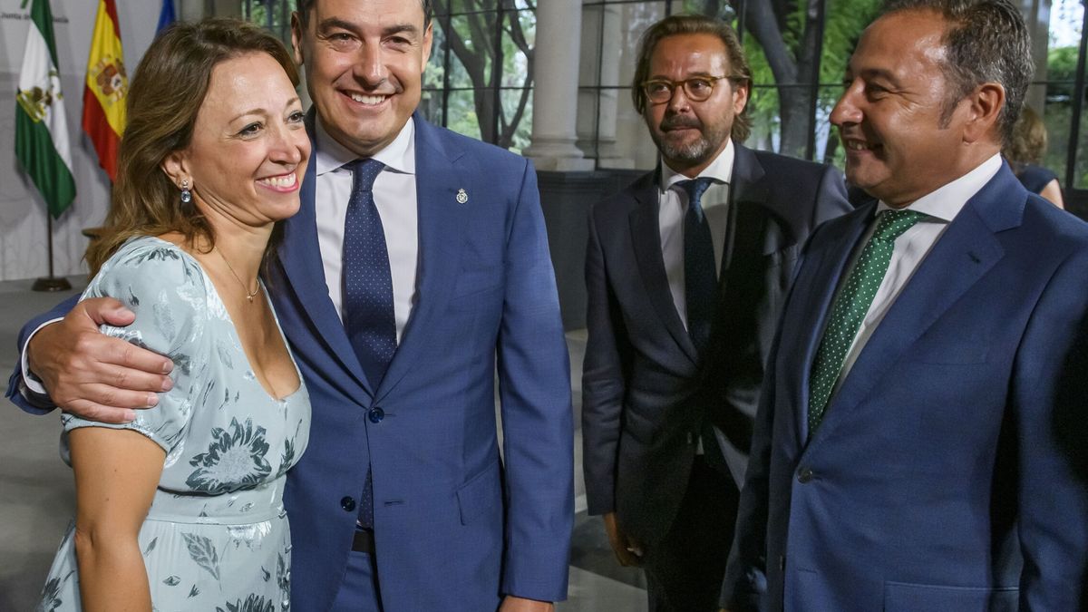 Juanma Moreno diseña un PP a su medida para extender sus raíces por Andalucía