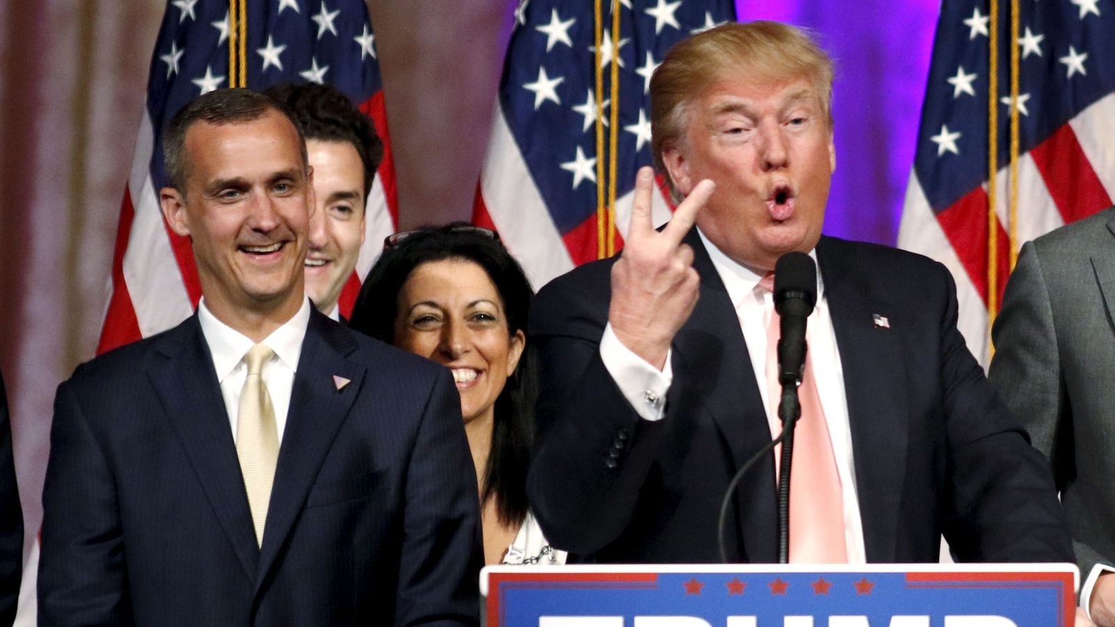 Foto: Corey Lewandowski (i) junto al virtual candidato Donald Trump. (Reuters)