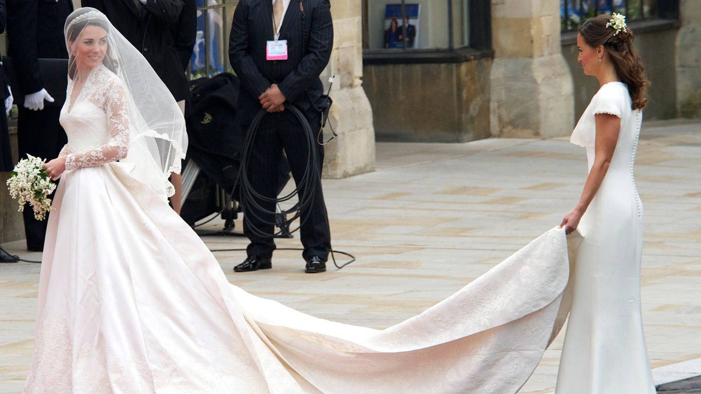 Kate y Pippa Middleton en la boda real de los duques de Cambridge. (Limited Pictures) 
