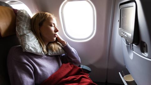 Los trucos más eficientes para dormir mejor en vuelos de larga distancia