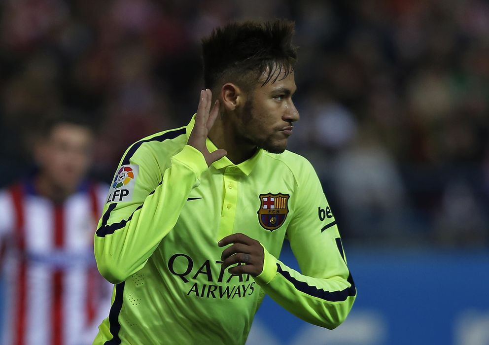Foto: Neymar se dirige a la grada en el partido ante el Atlético de Madrid (AP). 