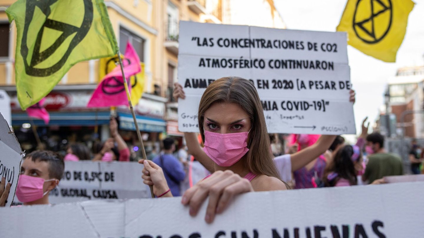 Protesta de 'Extinction Rebellion' reclamando más acción climática ante el informe del grupo III del IPCC. EFE (R.Jiménez)