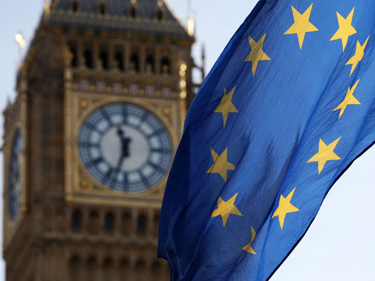 Foto: La bandera de la UE, frente al Parlamento de Londres. (EFE/Archivo/Andy Rain)