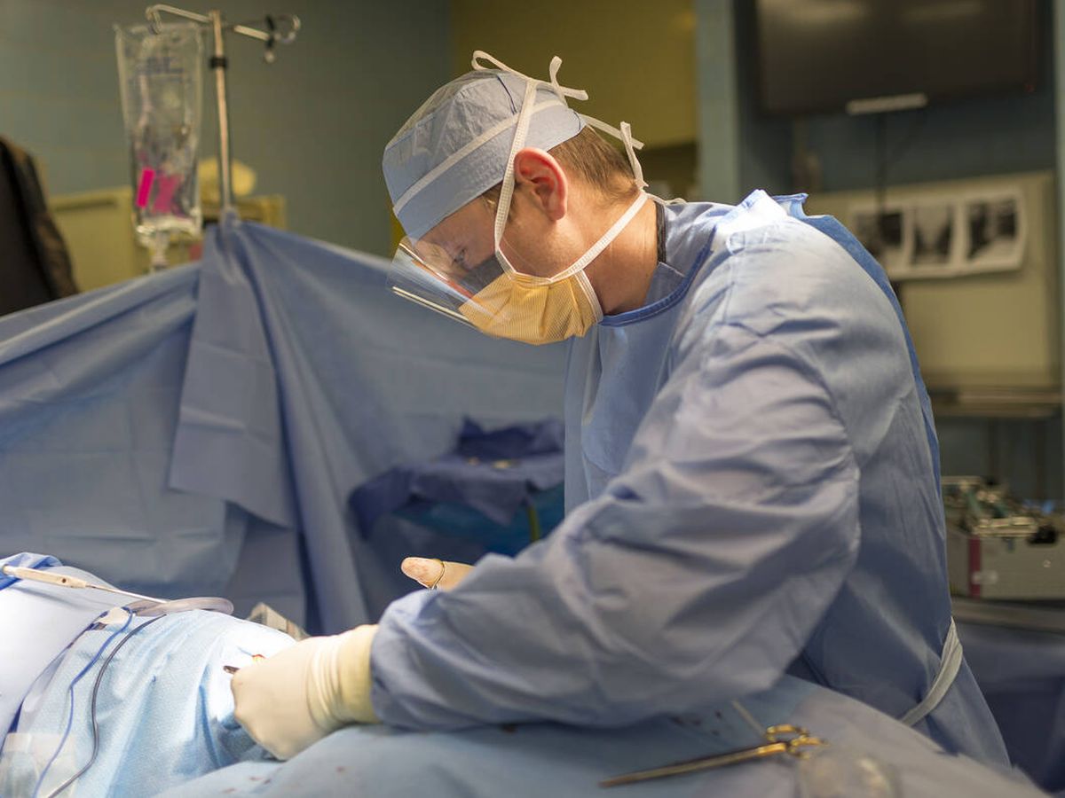 Foto: La técnica consiste en implantar un dispositivo quirúrgicamente (Foto: iStock)