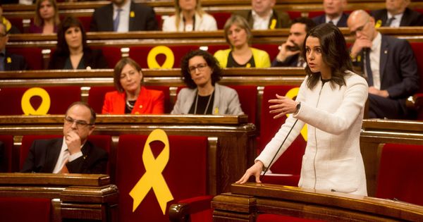 Foto: La líder de Ciudadanos, Inés Arrimadas, interviene en el Parlament durante el pleno de constitución que dio inicio a la XII legislatura. (EFE) 