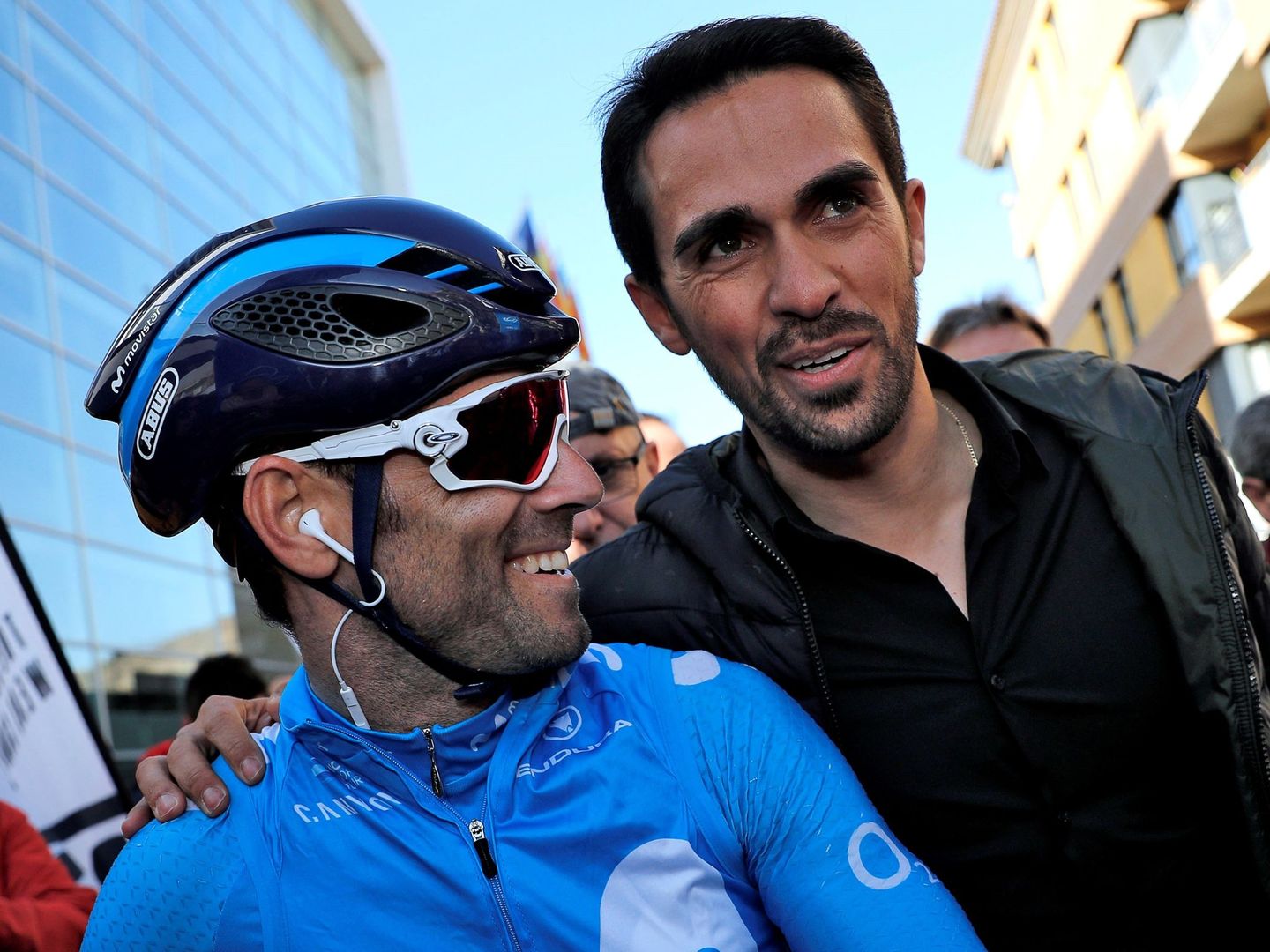 Contador (d) aquí con Valverde, es consciente de la calidad de Mas. (EFE)