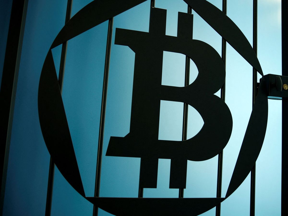 Foto: Logo del bitcoin. (Reuters/Benoit Tessier)