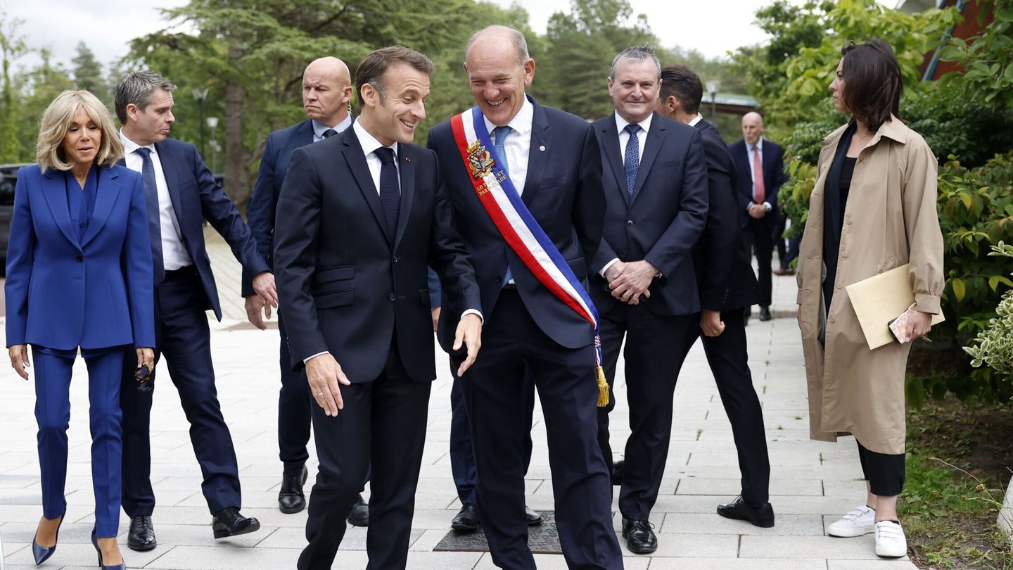El presidente Macron acude a votar en Le Touquet (Francia). EFE/Mohammed Badra.