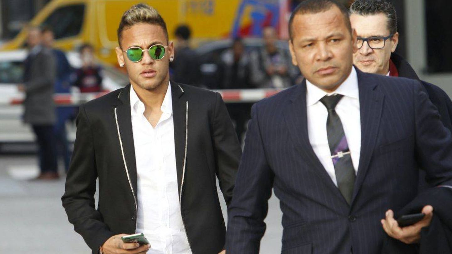 Neymar y su padre acudiendo a los juzgados en su etapa en el Barcelona