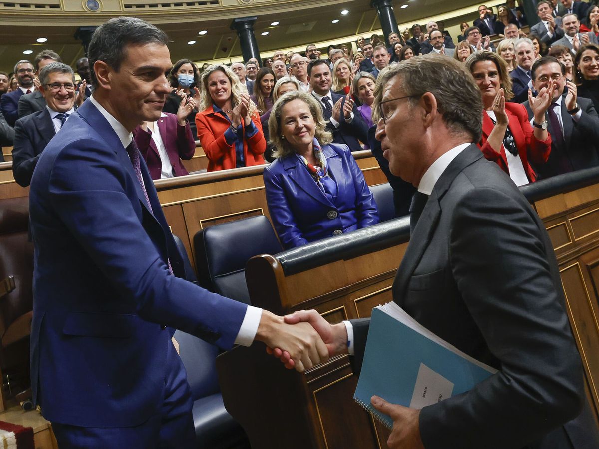 Foto: Feijóo felicita a Sánchez tras ser investido. (EFE/Javier Lizón)