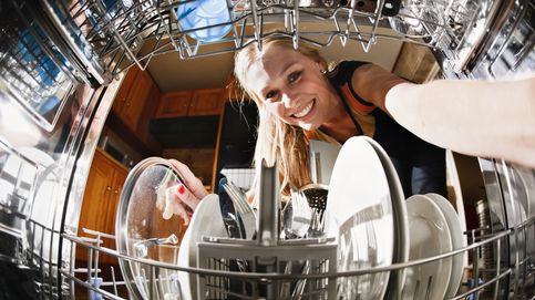 Por qué es mejor lavar los platos con el lavavajillas que a mano