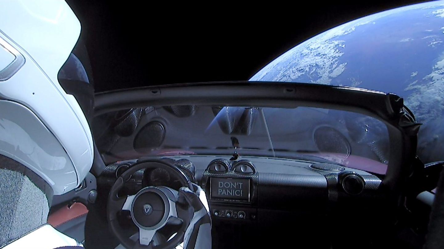 El Tesla Roadster, justo antes de abandonar la órbita terrestre. (EFE)