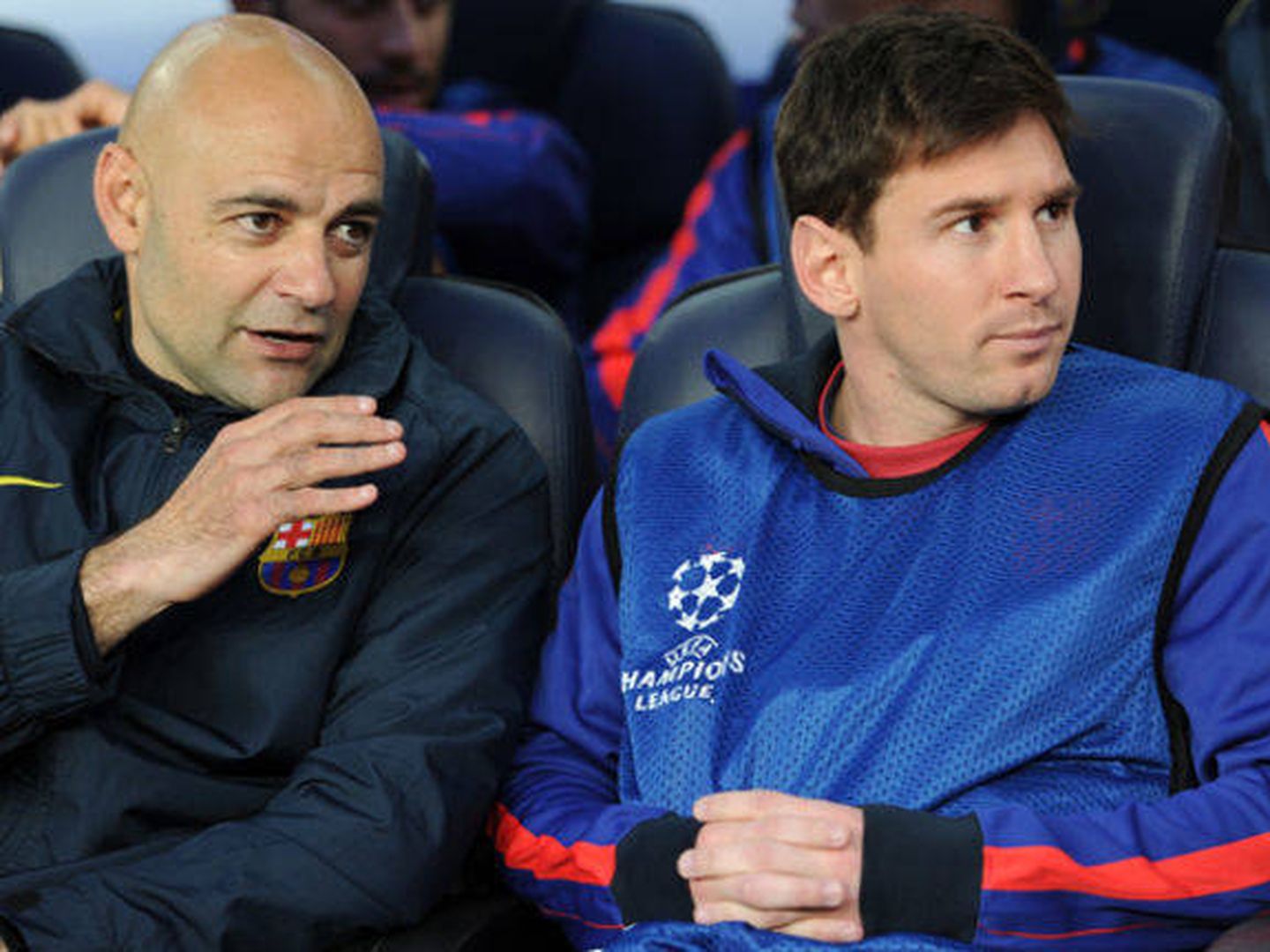 De la Fuente, junto a Messi, durante un partido del Barça en el Camp Nou. (Reuters)
