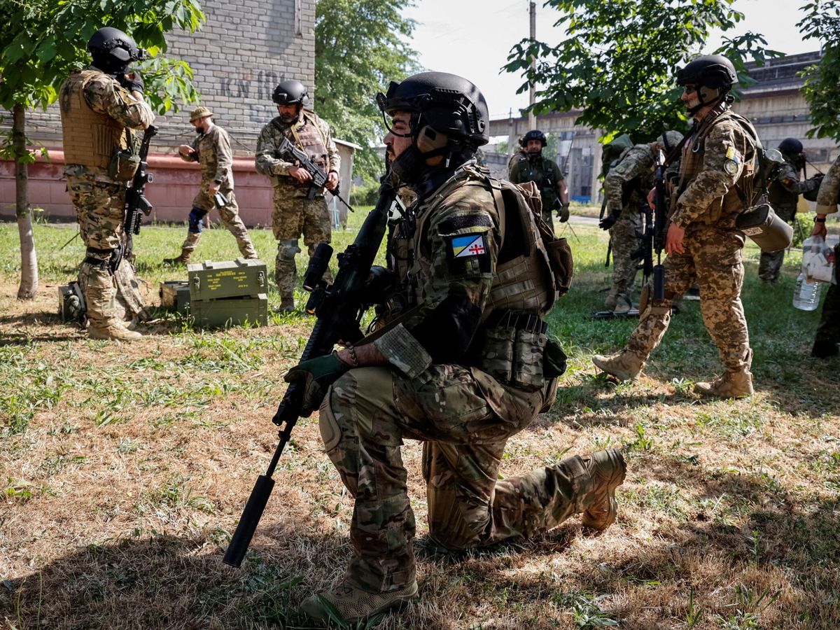 Foto: Soldado ucraniano en Lugansk. (Reuters/ Serhii Nuzhnenko)
