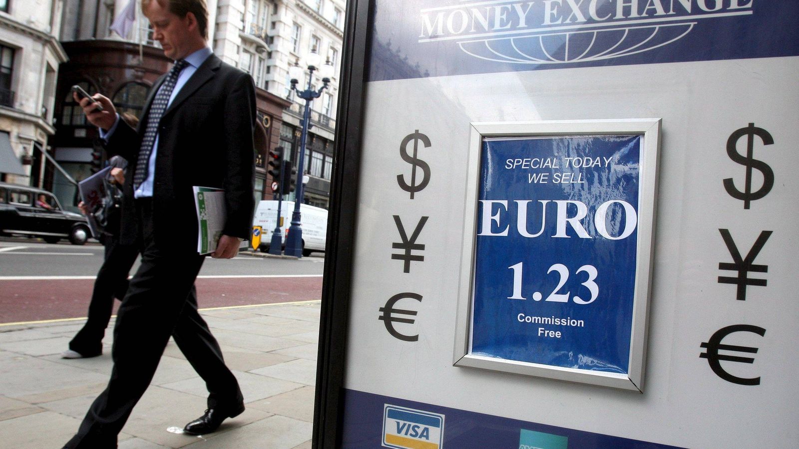 Foto: La libra se debilita frente al euro