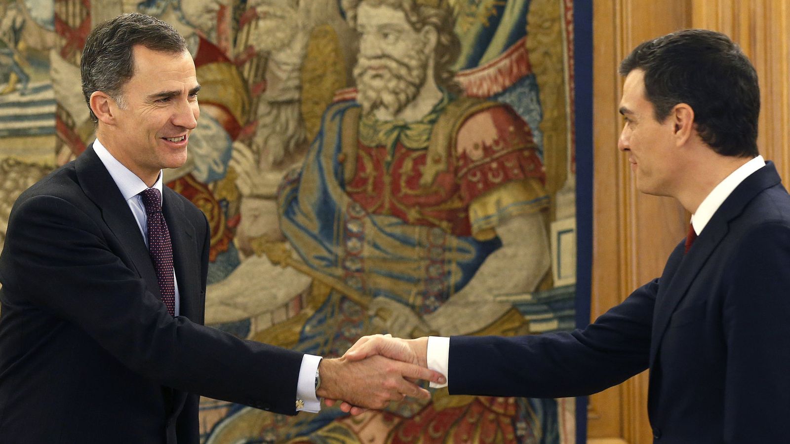 Foto: Felipe VI recibe a Pedro Sánchez el pasado día 2 de febrero en la segunda ronda de consultas previa a su designación como candidato presidenciable. (EFE)