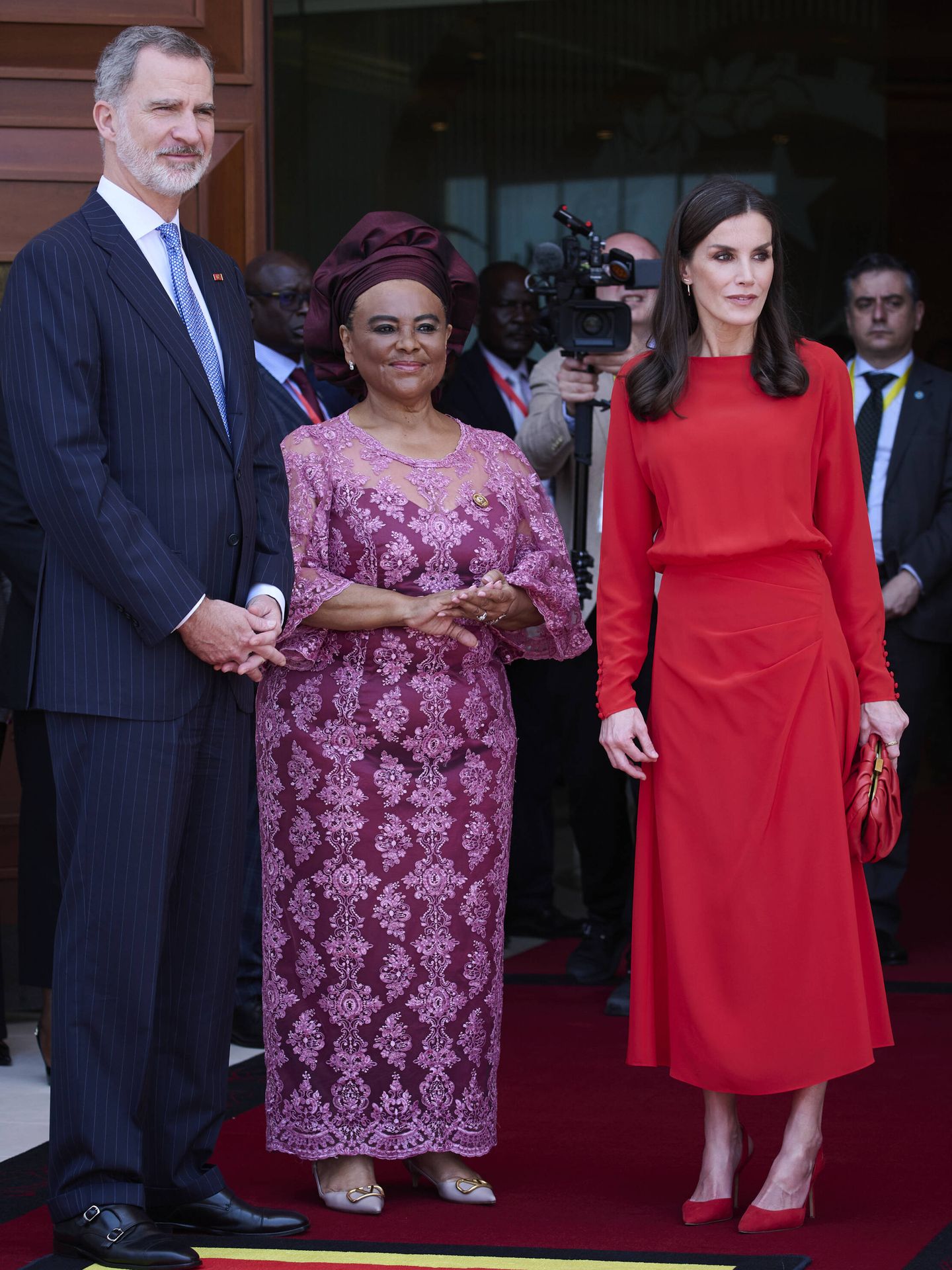 Los Reyes, con la presidenta de la Asamblea Nacional de Angola. (Getty)