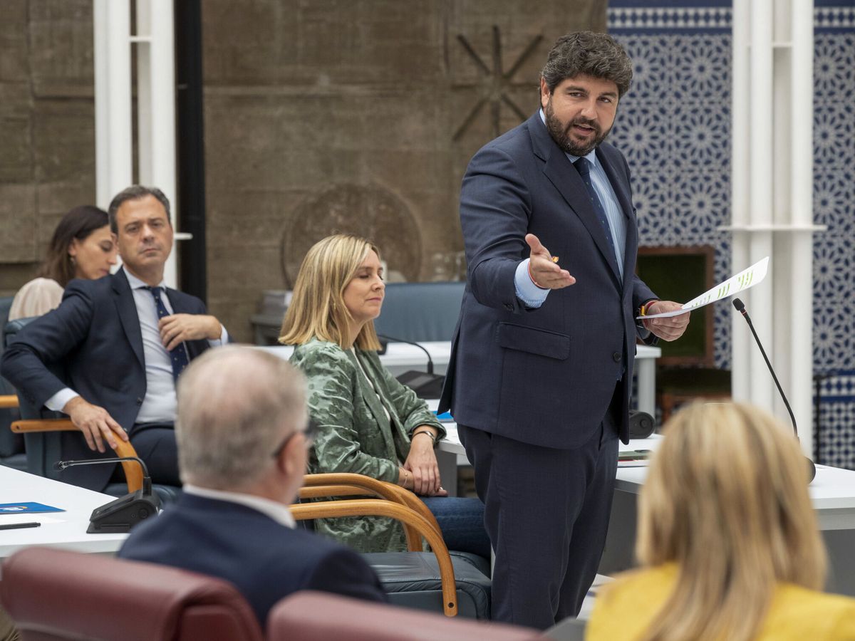 Foto: El presidente de Murcia, Fernando López Miras, en el pleno de este miércoles. (EFE/Marcial Guillén)