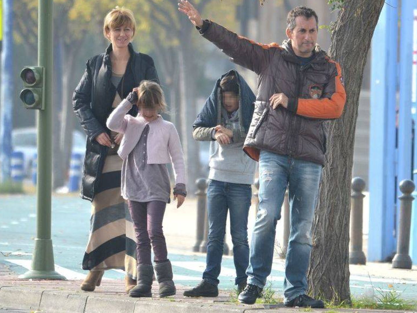 Susanna Griso con su marido y sus hijos. (Gtres)