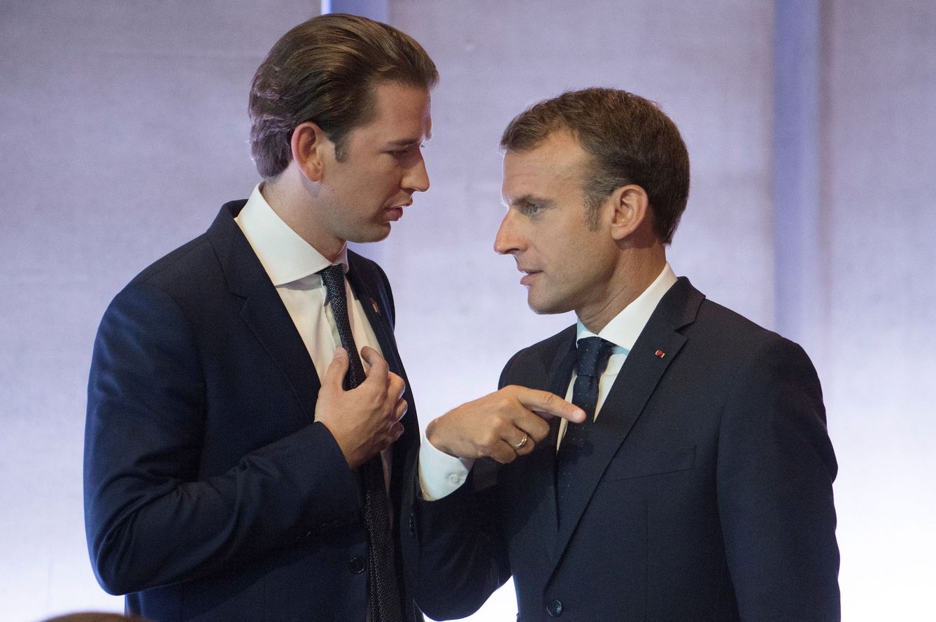 Kurz dialoga con Emmanuel Macron en la cumbre de Salzburgo. (Reuters)