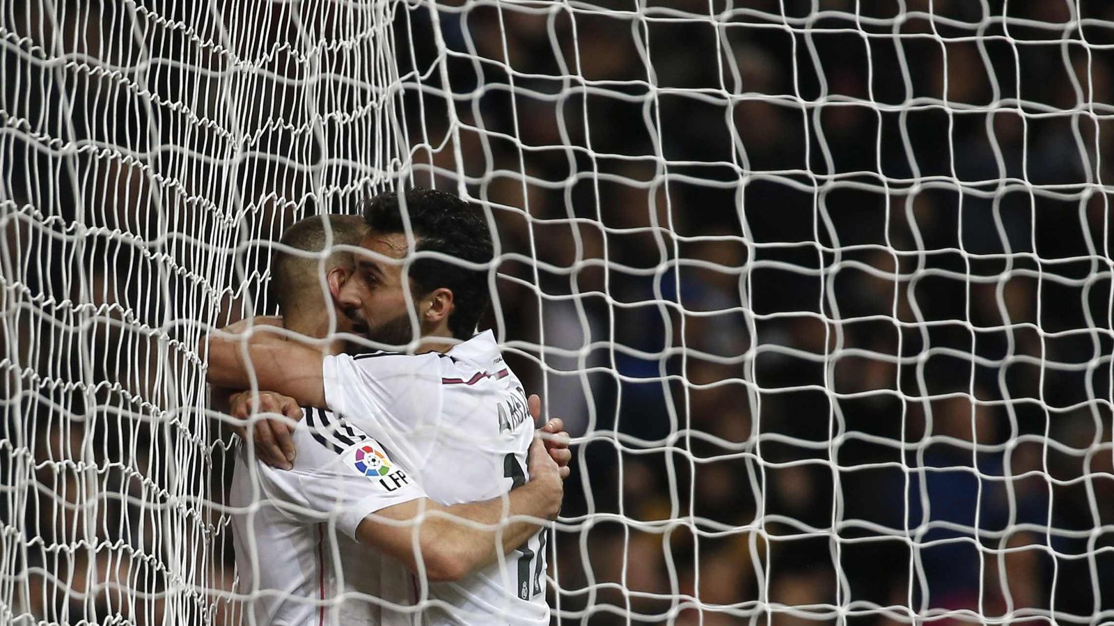 Foto: Benzema y Arbeloa celebrando el segundo tanto del pasado sábado.