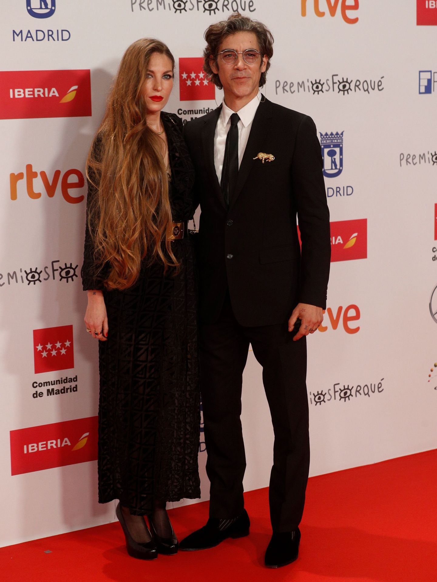 El actor Óscar Jaenada y su pareja actual. (EFE/Rodrigo Jiménez)