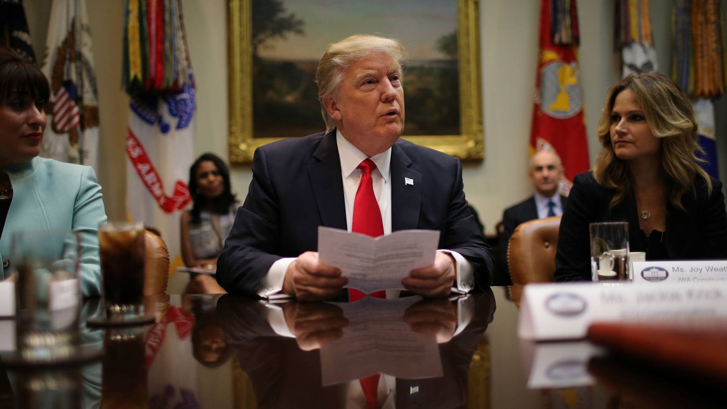 El presidente Donald Trump, durante una reunión con empresarios en la Casa Blanca, Washington, el 30 de enero de 2017. (Reuters)