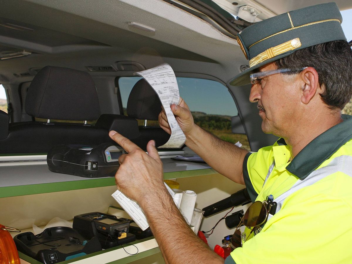 Foto: ¡Ojo a la carretera! Descubre cómo detectar los distintos tipos de radares camuflados (EFE/Gustavo Cuevas)