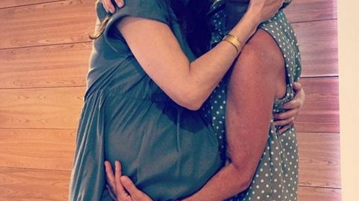 El beso más dulce entre Raquel Sánchez Silva y Mercedes Milá