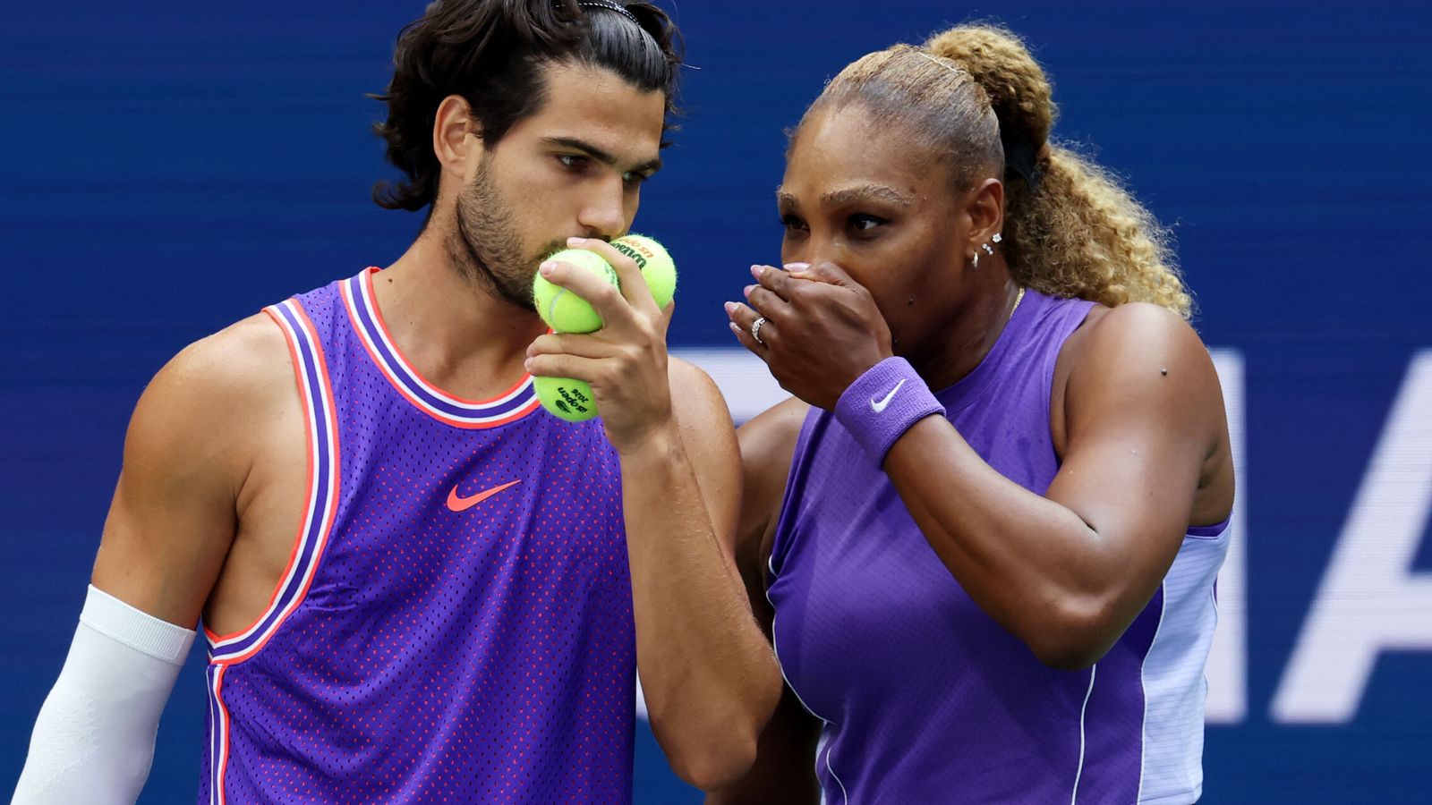 Alcaraz reaparece 4 meses después y avanza en el dobles mixto del US Open junto a Serena Williams