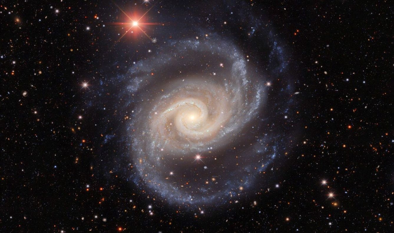 Según los modelos de materia oscura, es imposible que a estas alturas un 90% de las galaxias observadas en el universo sean discos finos o de espiral. (ESA/Hubble)