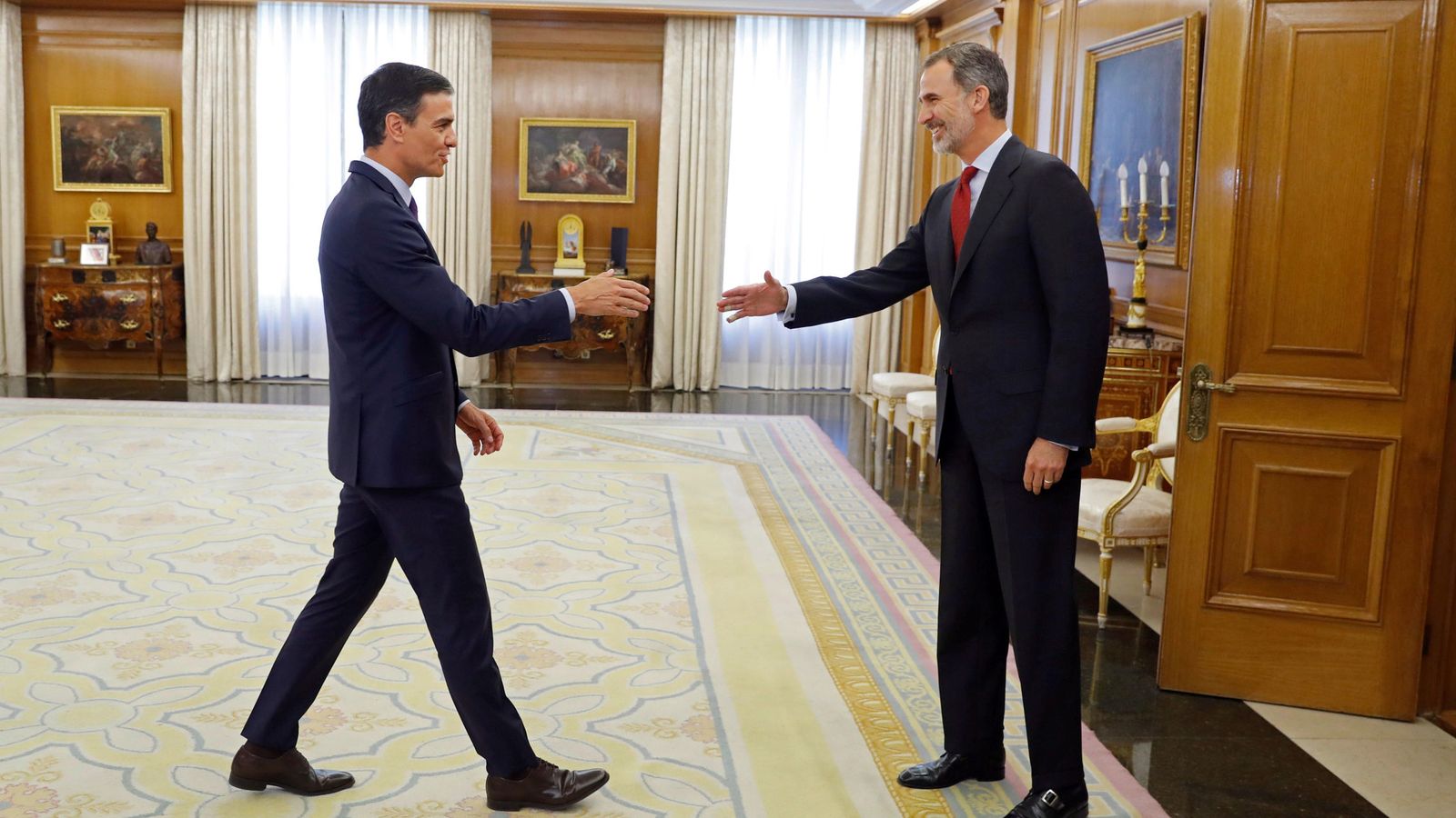 Foto: El rey Felipe VI recibe en la Zarzuela a Pedro Sánchez, con el que terminó este 6 de junio su ronda de consultas. (Reuters)