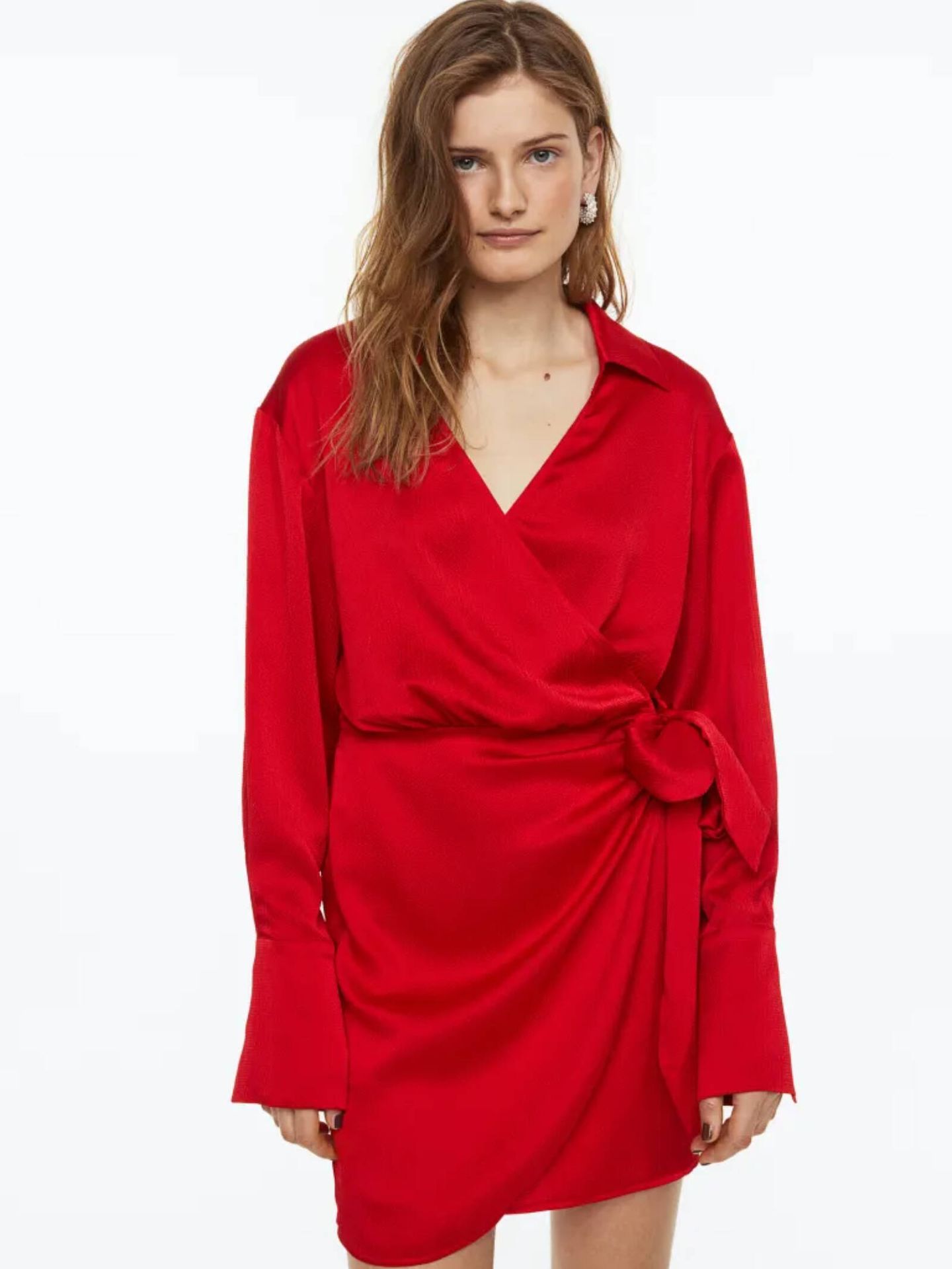 Todo al rojo con estos vestidos y pantalones de H&M. (Cortesía)