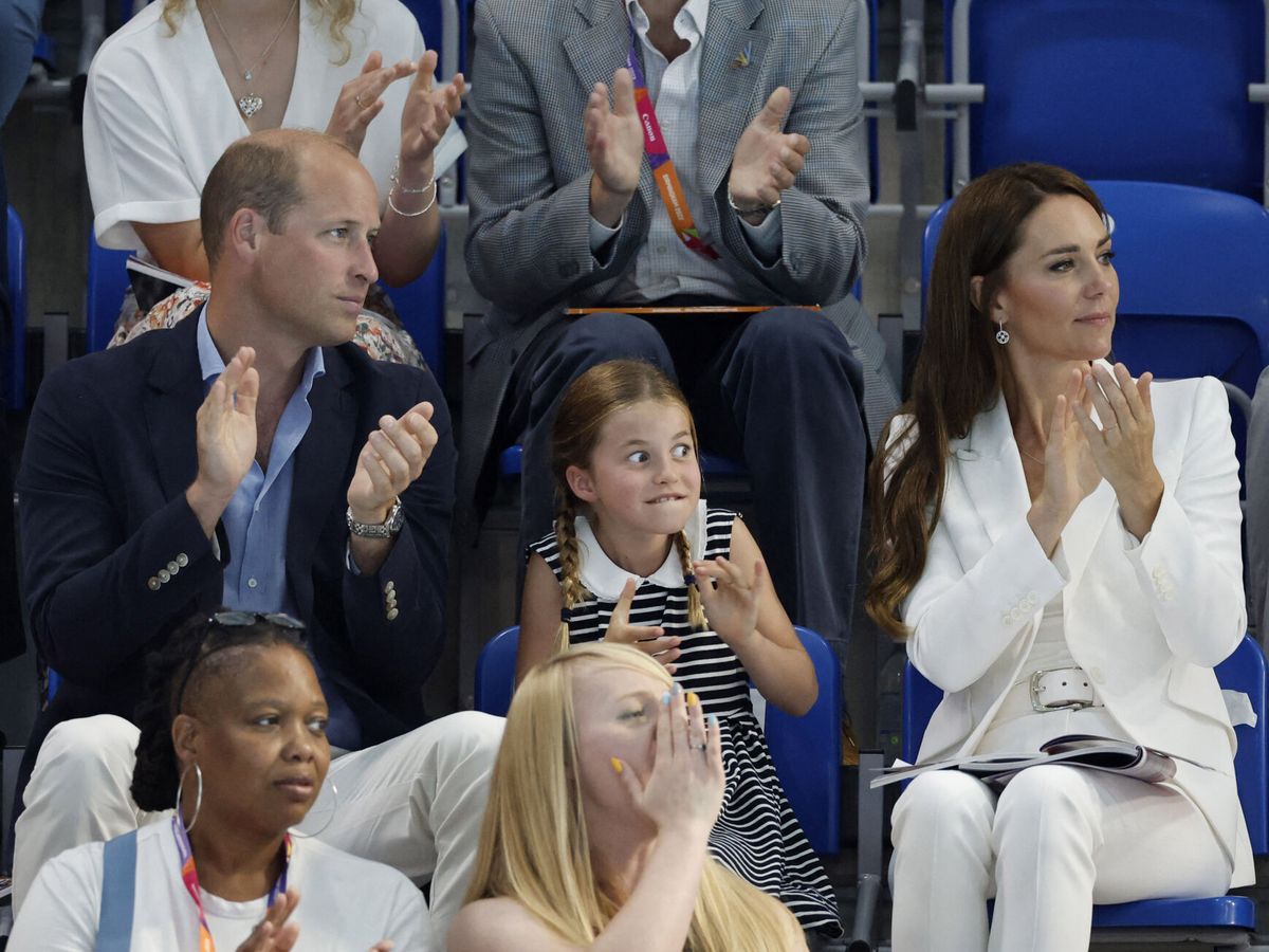 Foto: La princesa Charlotte, junto a sus padres en los Juegos de la Mancomunidad. (Reuters/Wermuth)
