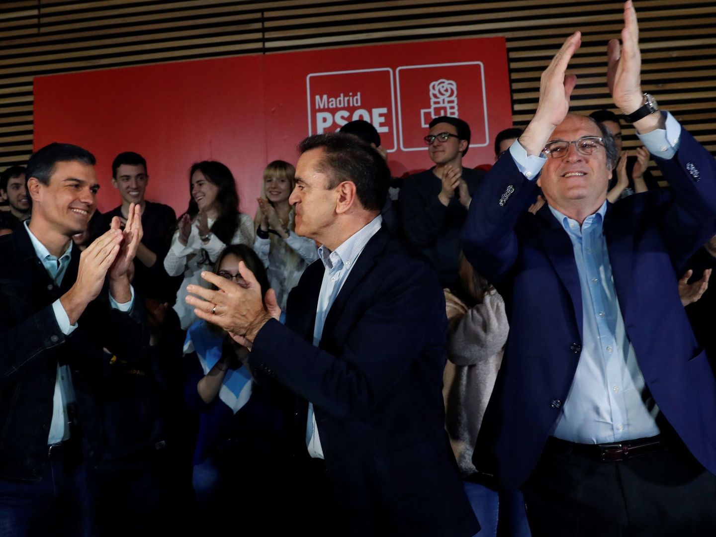 Pedro Sánchez, en un acto el pasado sábado protagonizado con el secretario general de los socialistas madrileños, José Manuel Franco, y el portavoz en la Asamblea, Ángel Gabilondo. (EFE)