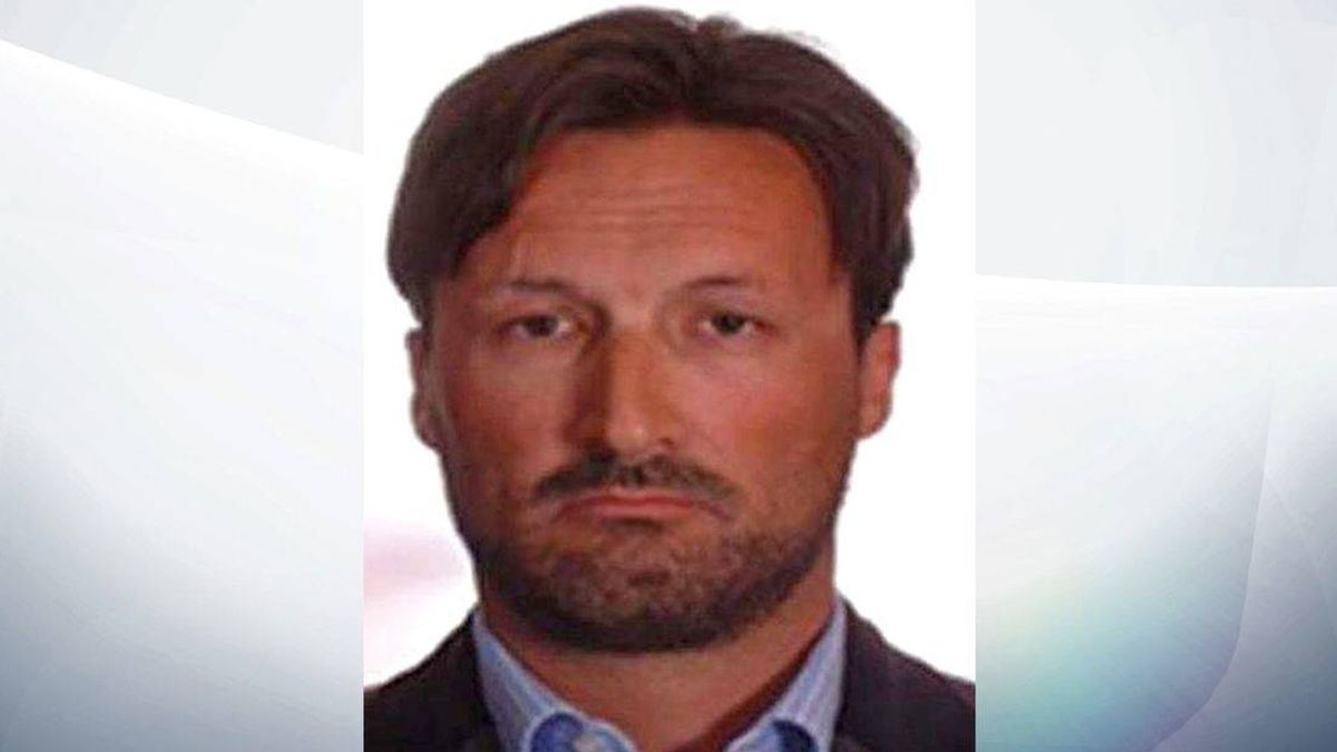Cae el prófugo más buscado de Reino Unido: Mark Acklom, el falso espía del MI6