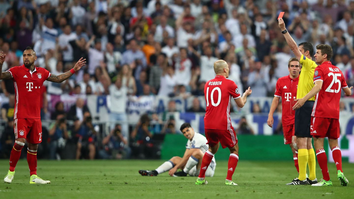 Arturo Vidal fue expulsado en la vuelta de los cuartos de final entre Real Madrid y Bayern Múnich de la temporada pasada. (Reuters)